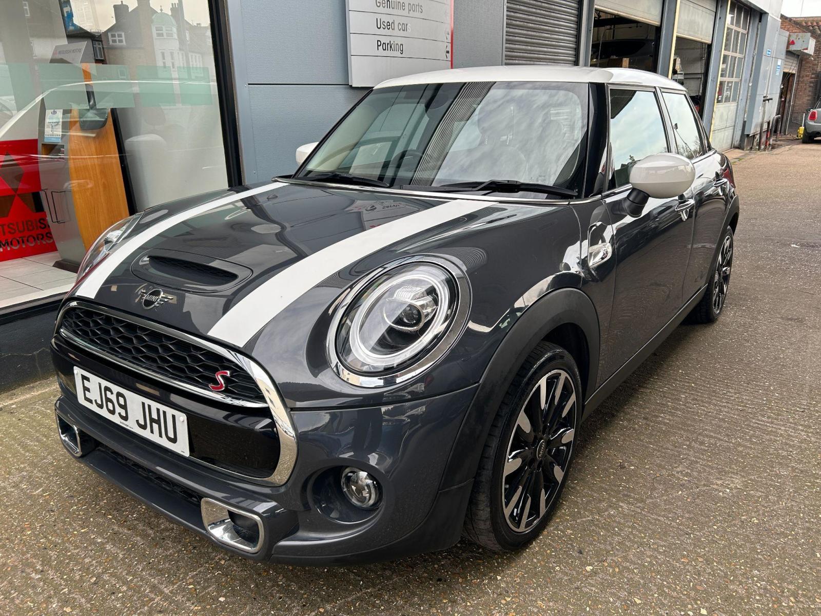 2019 Mini Hatch